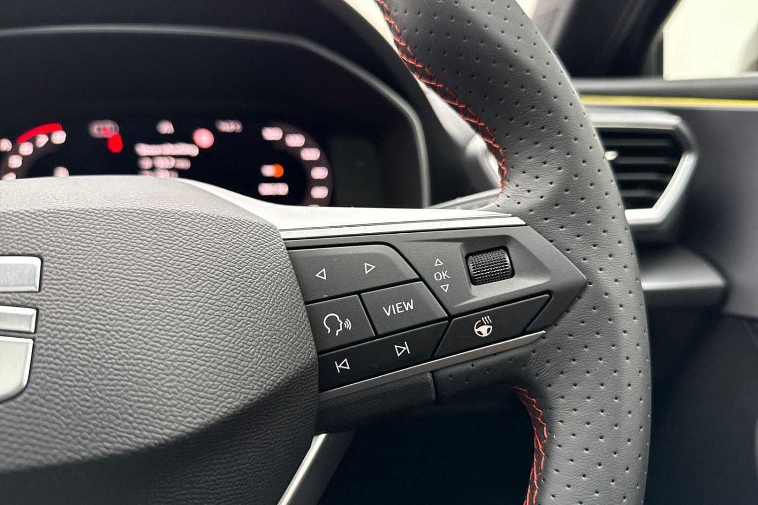 SEAT Leon 1.5 eTSI MHEV FR Black Edition Hatchback 5dr Petrol Hybrid DSG Euro 6 (s/s) (150